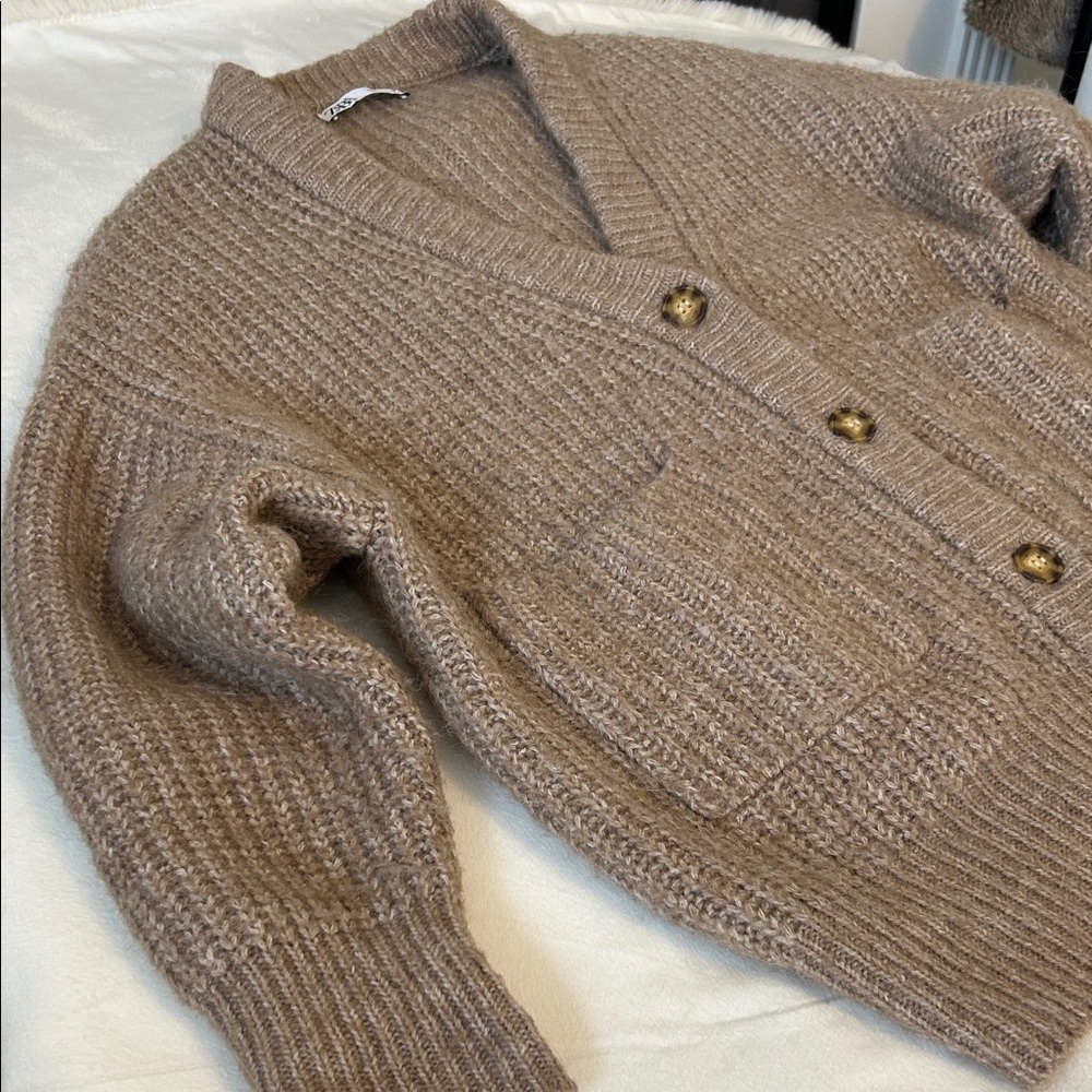 Zara Oversized Taupe Ribbed V-Neck Cardigan + Bonus separate Faux fur shawl - Picture 5 of 14
